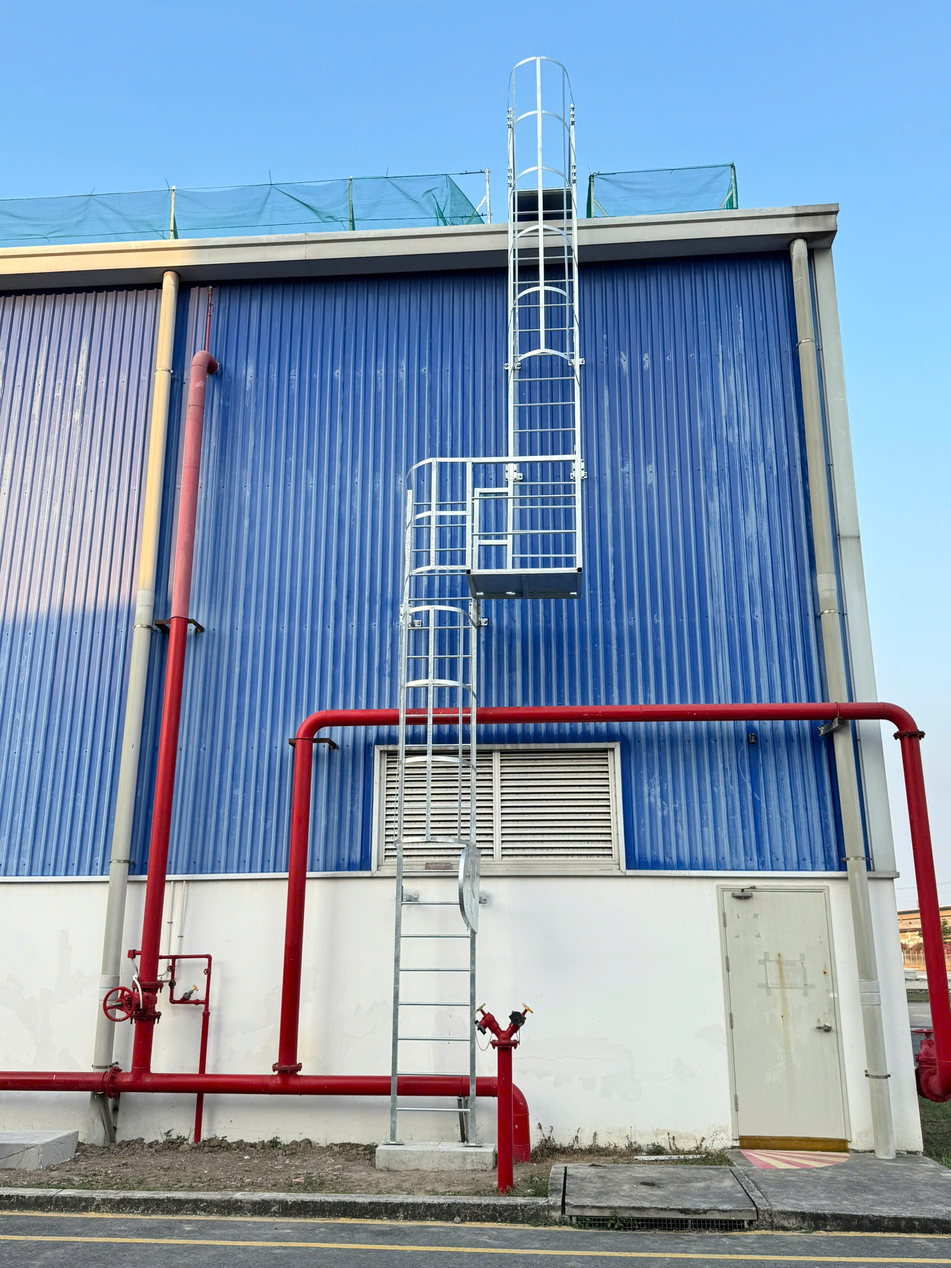 Thang lồng mạ kẽm nhúng nóng theo tiêu chuẩn PCCC