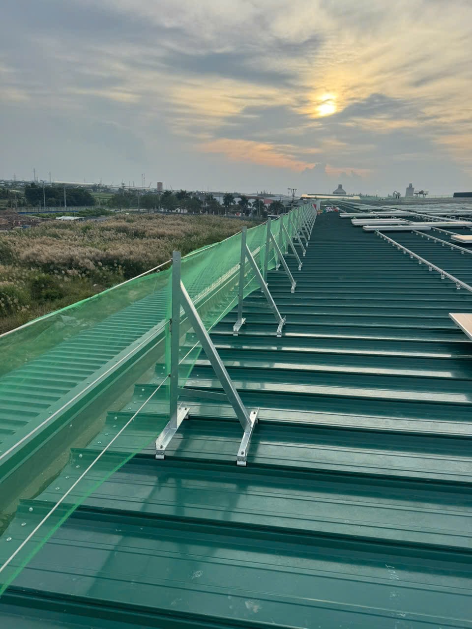 Hành lang an toàn (handrail) mạ kẽm nhúng nóng